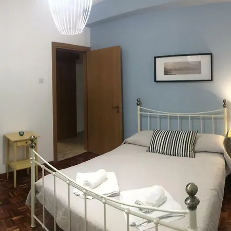 Nice Flat In The City Centre And 2 Min From Beach شقة