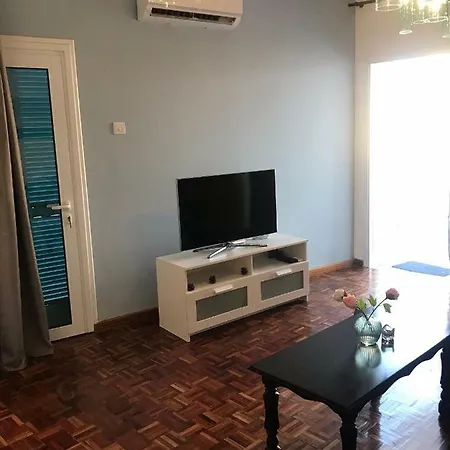 Nice Flat In The City Centre And 2 Min From Beach Апартаменты