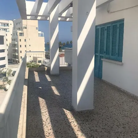 Nice Flat In The City Centre And 2 Min From Beach Apartment
